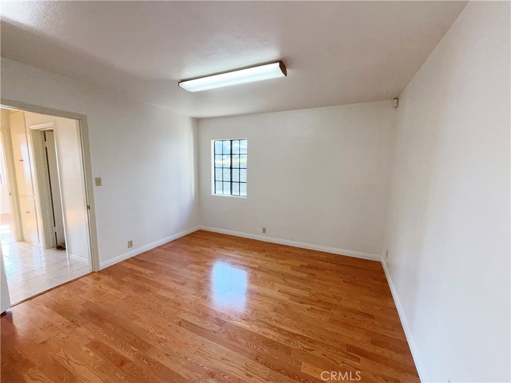 1050 Mayflower Avenue - Photo 5