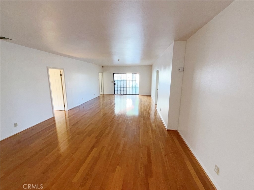 1050 Mayflower Avenue - Photo 9