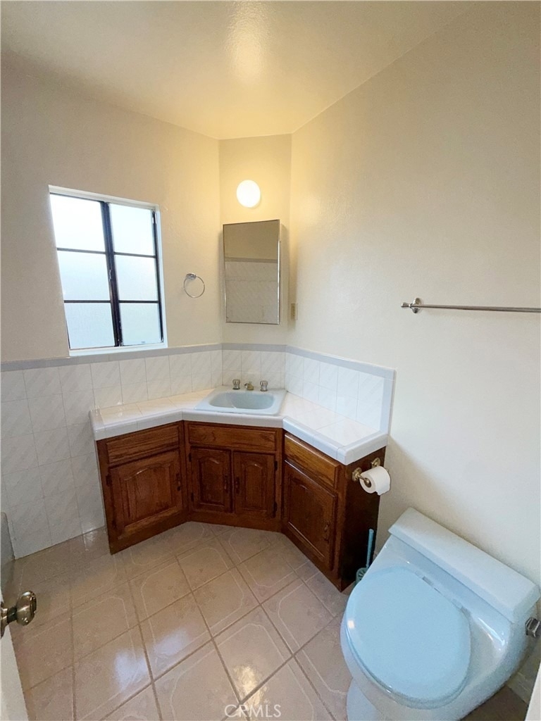 1050 Mayflower Avenue - Photo 6