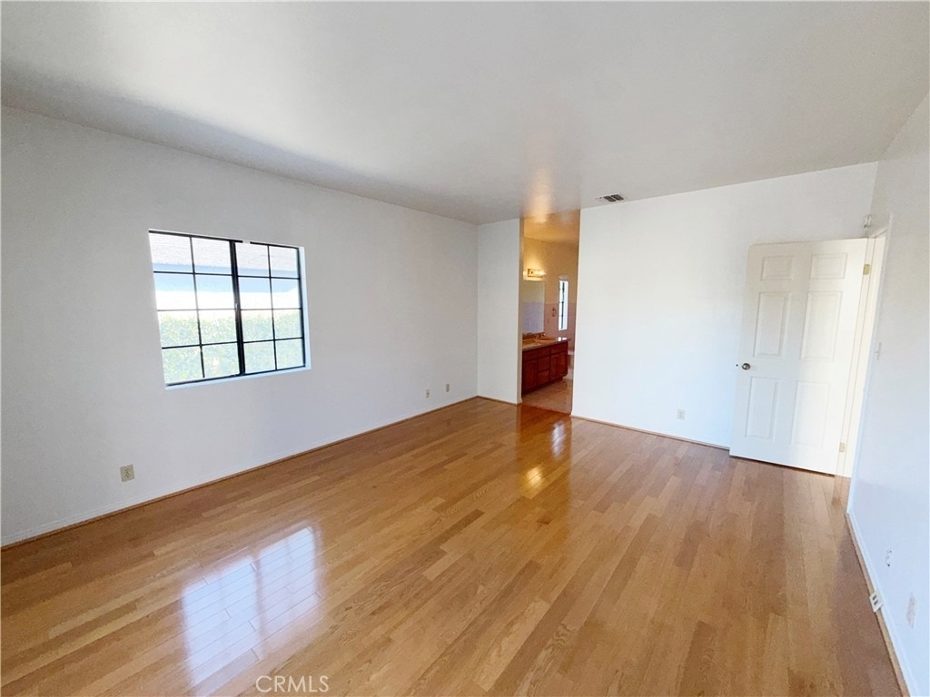 1050 Mayflower Avenue - Photo 12