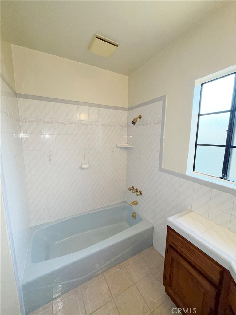 1050 Mayflower Avenue - Photo 7