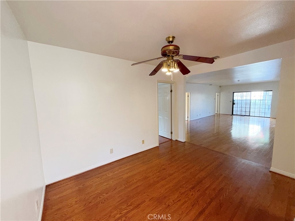 1050 Mayflower Avenue - Photo 4