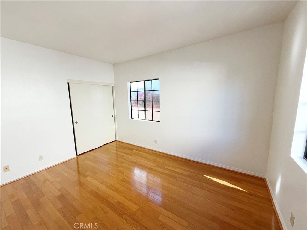 1050 Mayflower Avenue - Photo 10