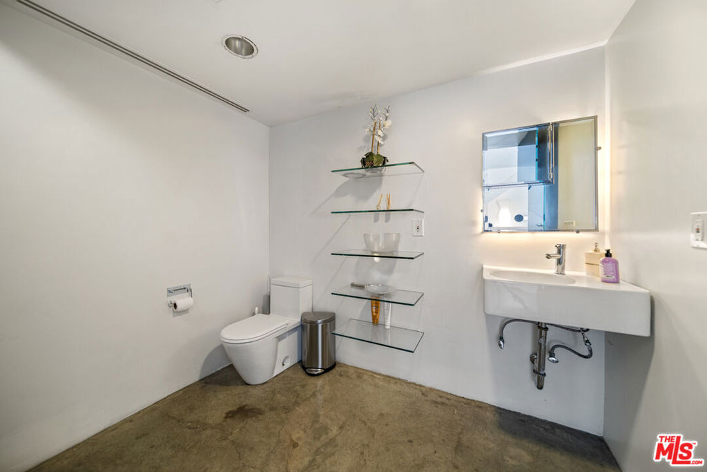816 Seward Street - Photo 7