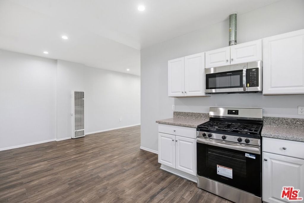 171 E 35th Street - Photo 16