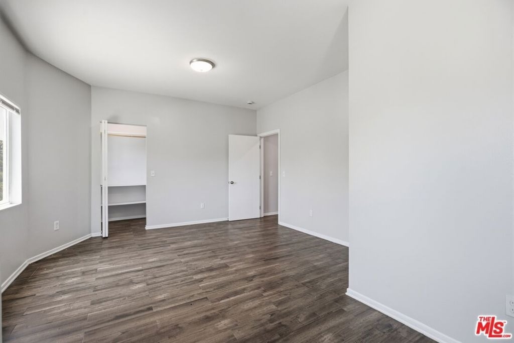 171 E 35th Street - Photo 9