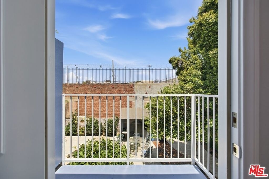 171 E 35th Street - Photo 20