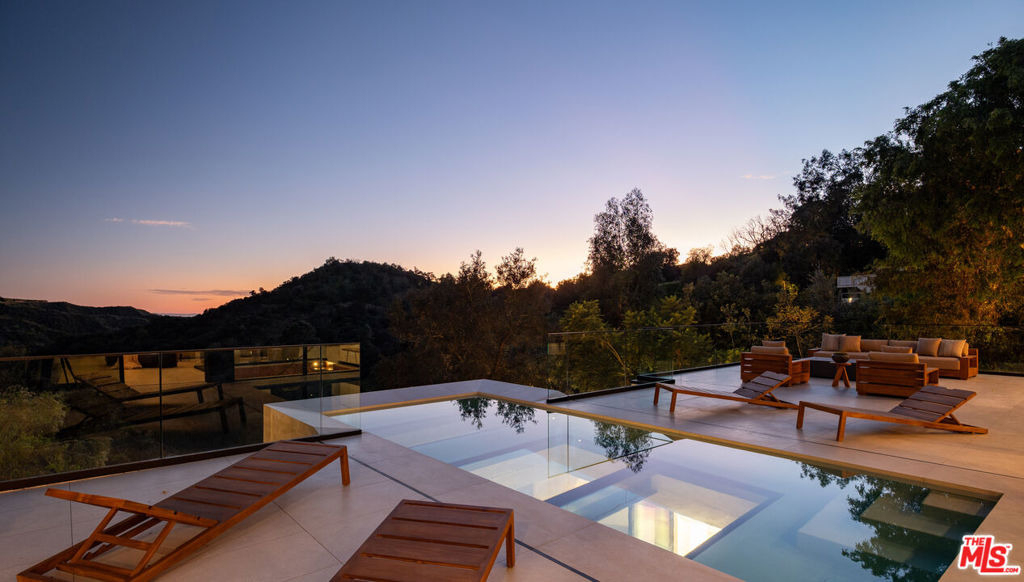 12752 Mulholland Drive - Photo 59