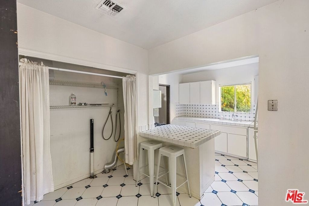 5723 Stansbury Avenue - Photo 16