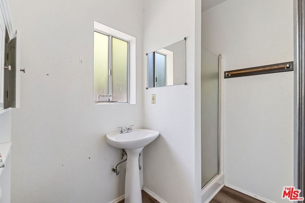 5723 Stansbury Avenue - Photo 13