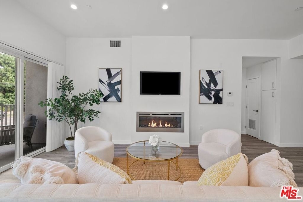 5114 Cahuenga Boulevard - Photo 3
