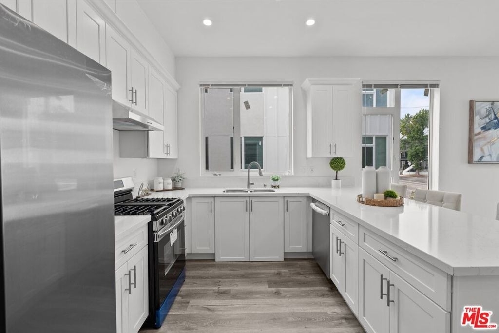 5114 Cahuenga Boulevard - Photo 10