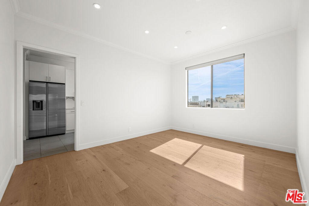 106 N Croft Avenue - Photo 11