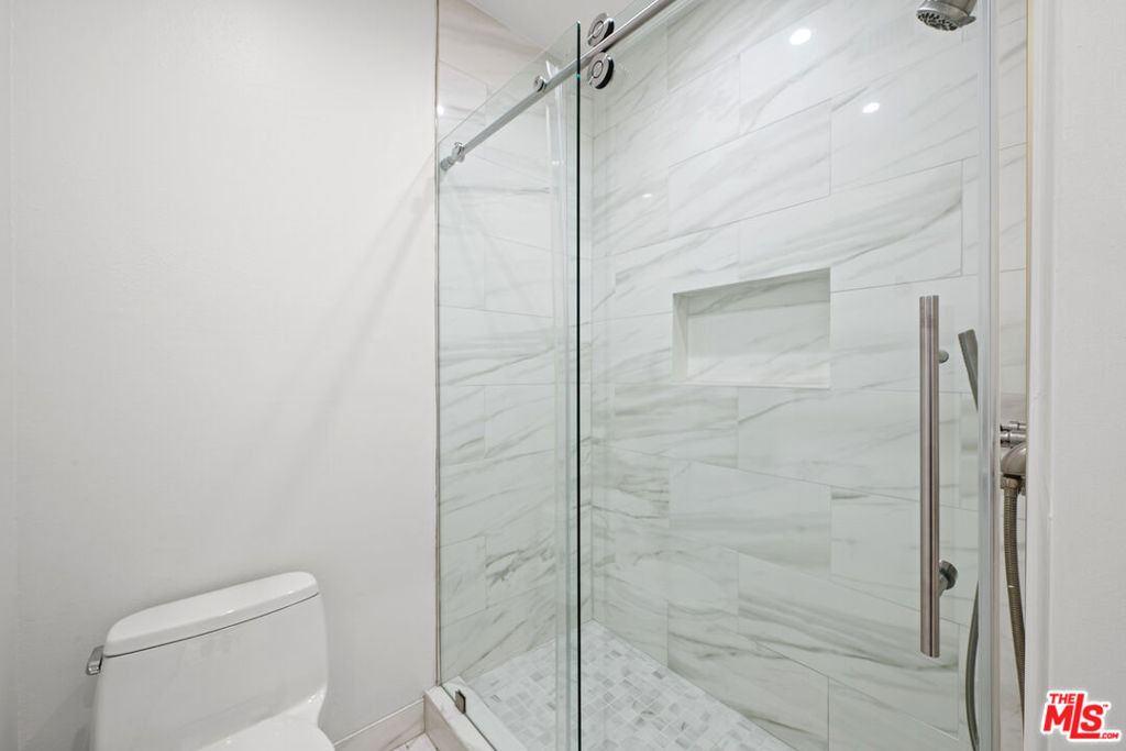 106 N Croft Avenue - Photo 19