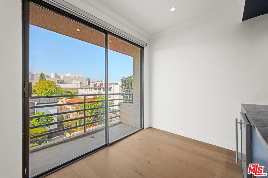 106 N Croft Avenue - Photo 8