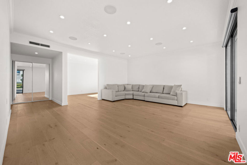 106 N Croft Avenue - Photo 4
