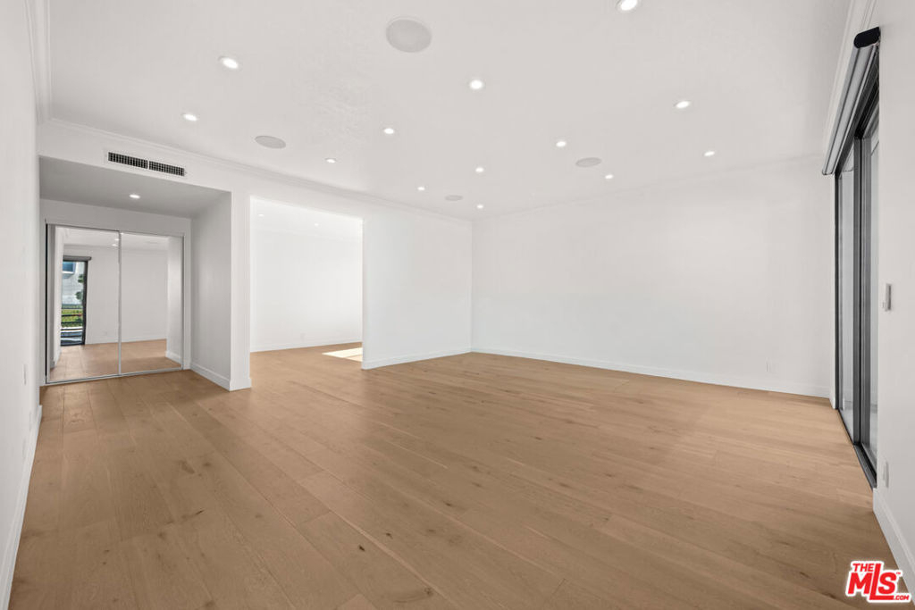 106 N Croft Avenue - Photo 10