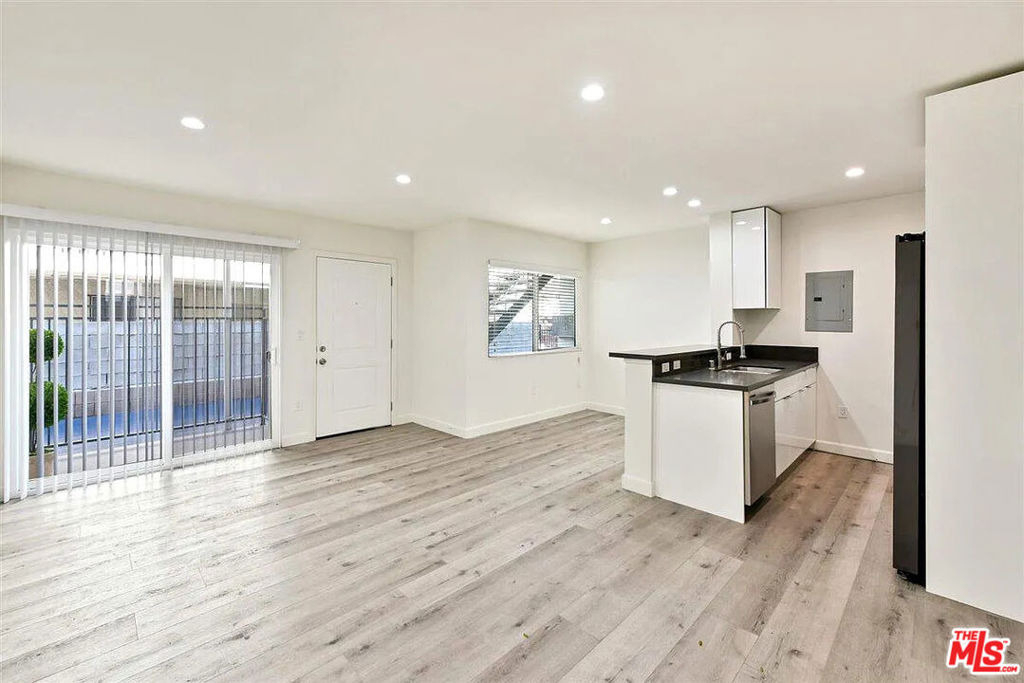 5529 Bonner Avenue - Photo 0