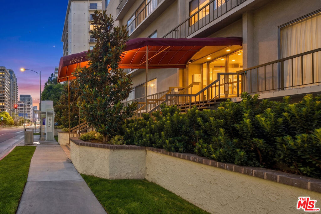 10747 Wilshire Boulevard - Photo 11