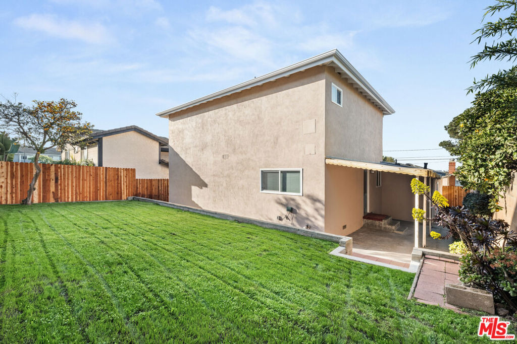1814 1/2 Spreckels Lane - Photo 12