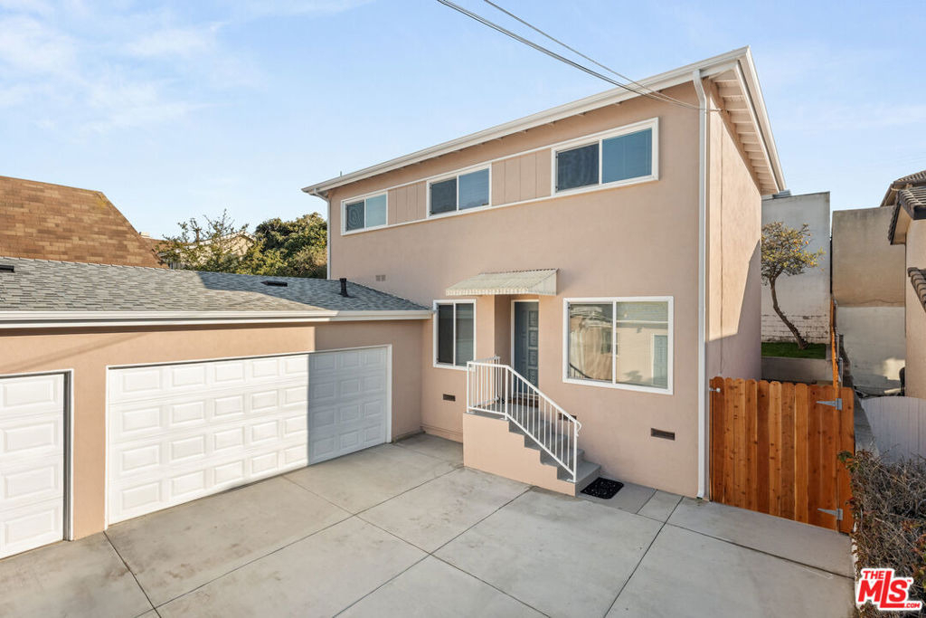 1814 1/2 Spreckels Lane - Photo 0