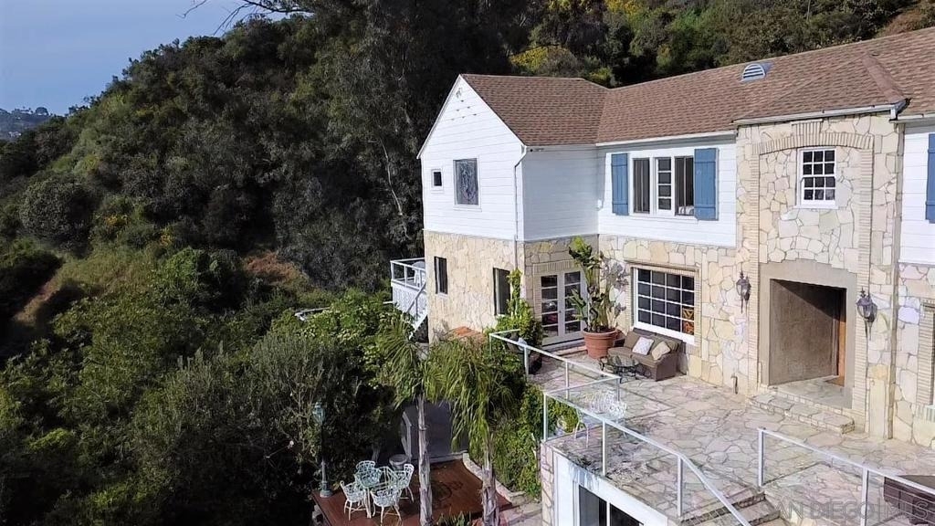 2400 Benedict Canyon Dr - Photo 1