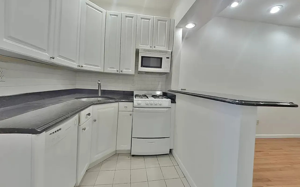 417 3rd Avenue - Photo 4