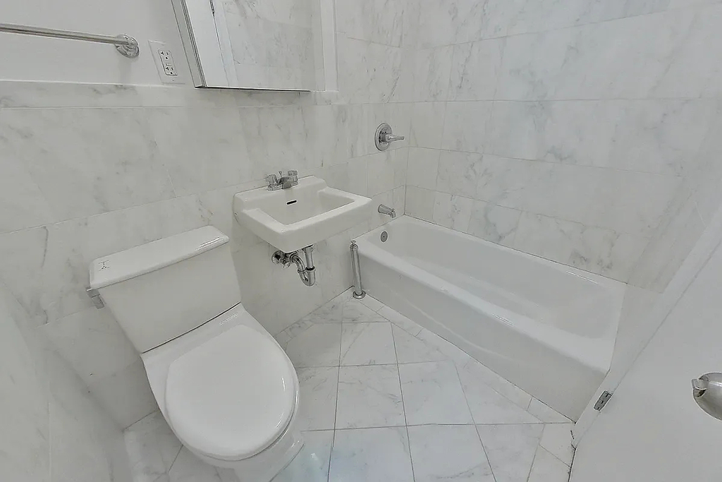 101 Lexington - Photo 4
