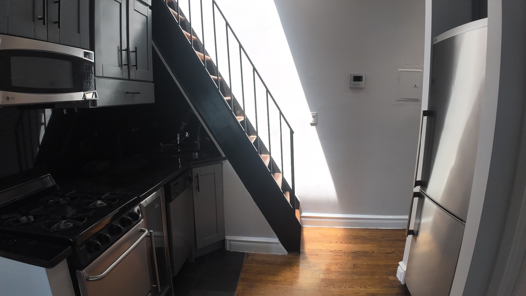 East 13th Street - Photo 10