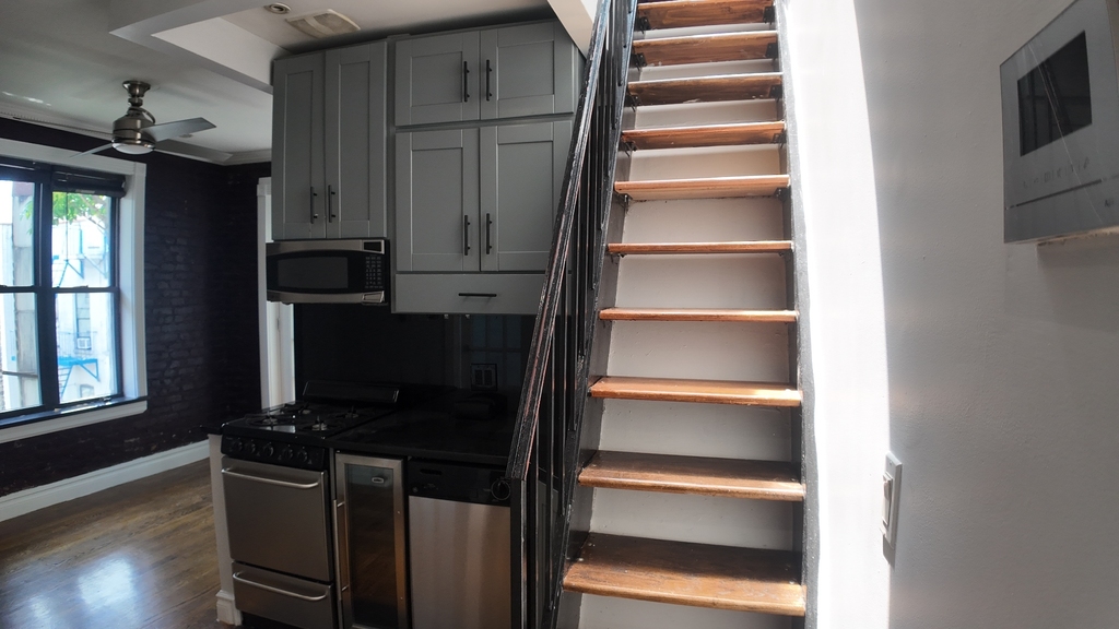 East 13th Street - Photo 14