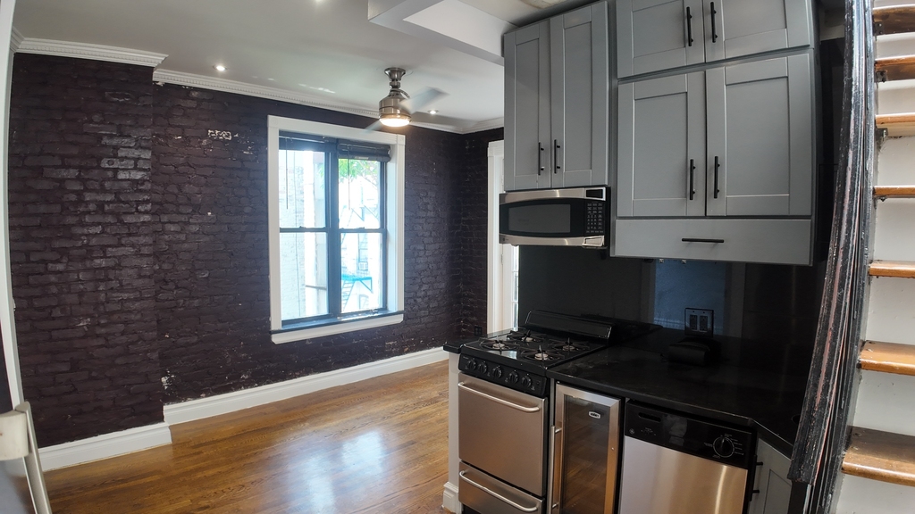 East 13th Street - Photo 7