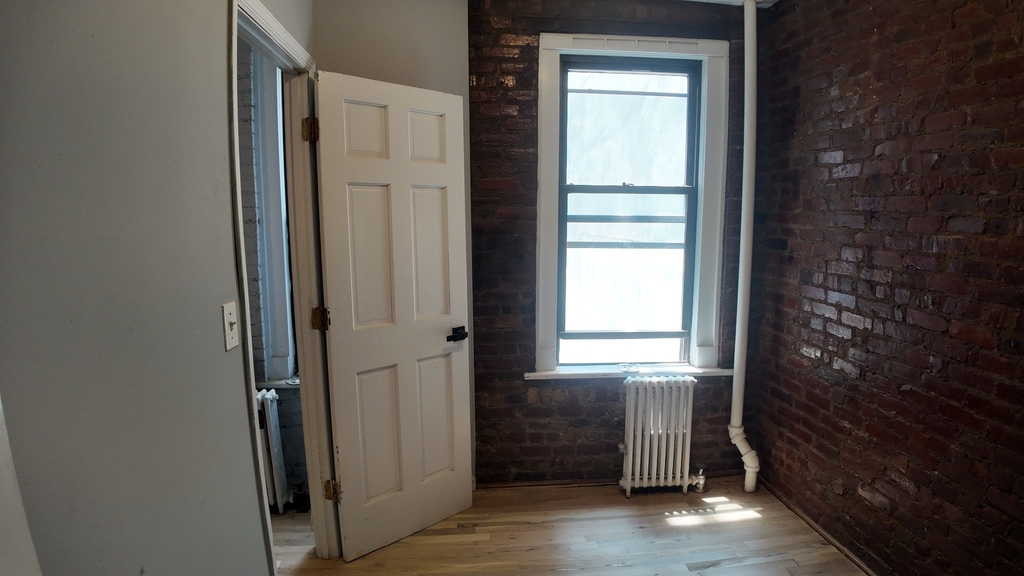 E 13th st - Photo 3