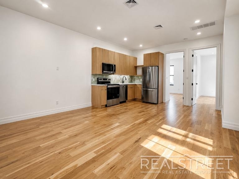 1405 Greene Ave - Photo 2