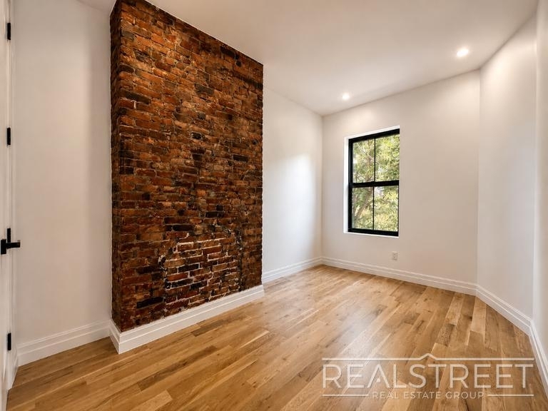1405 Greene Ave - Photo 4