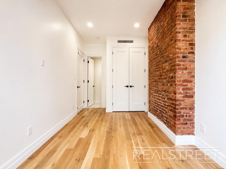 1405 Greene Ave - Photo 5