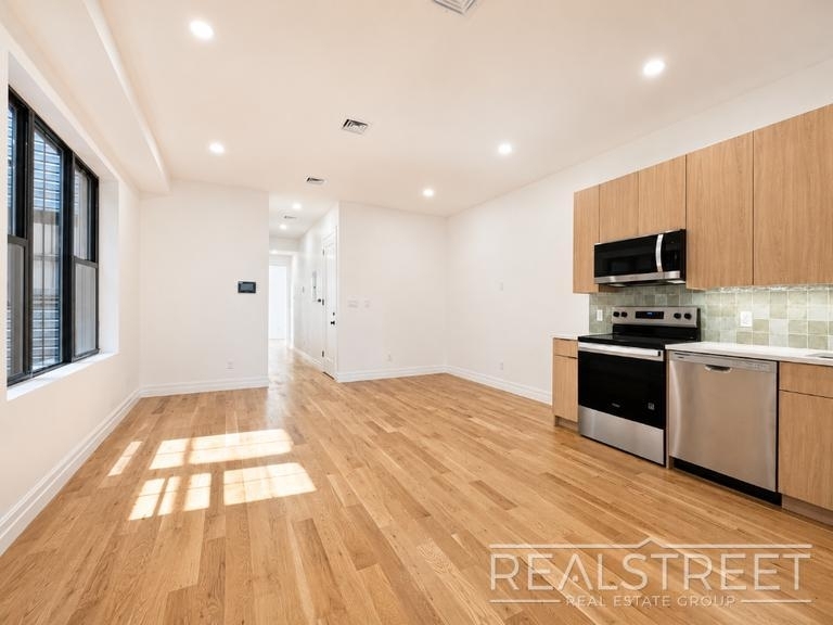 1405 Greene Ave - Photo 1
