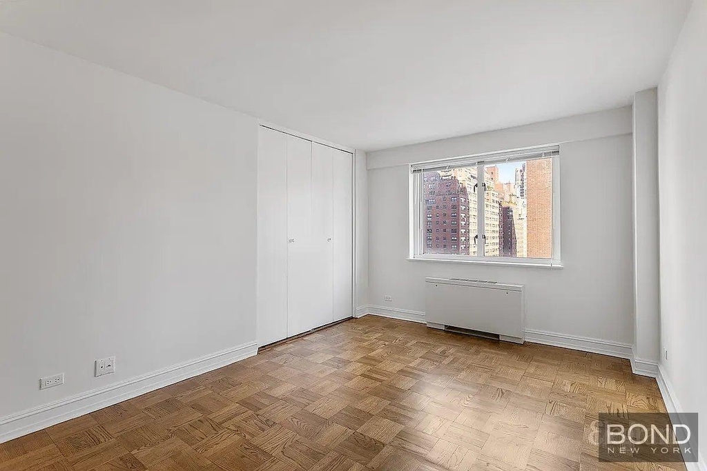 East 71st Street - Photo 3