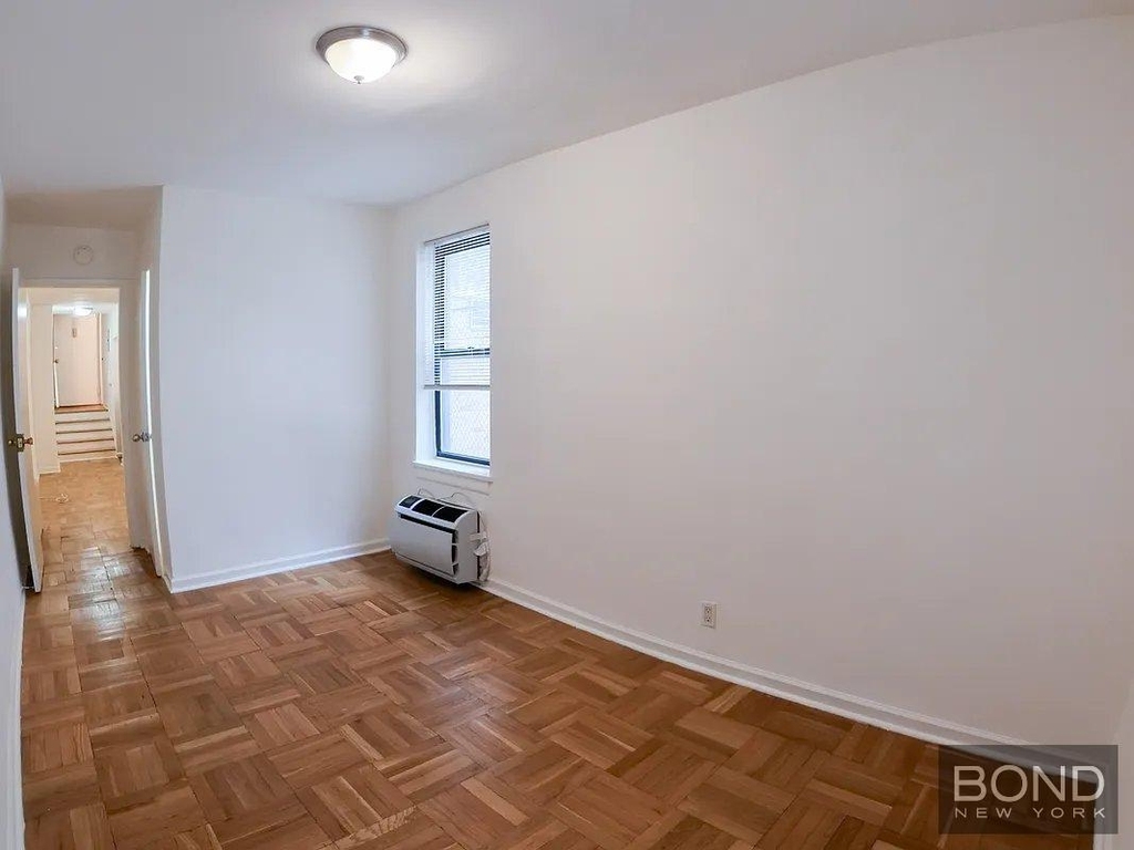 East 76th Street - Photo 6