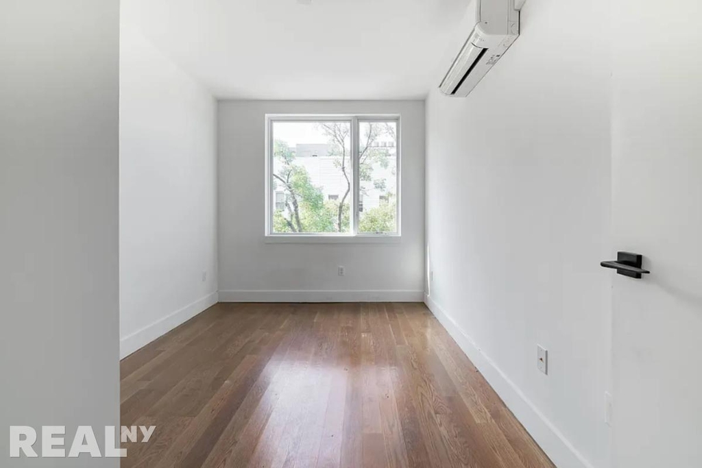 Newkirk Avenue - Photo 4