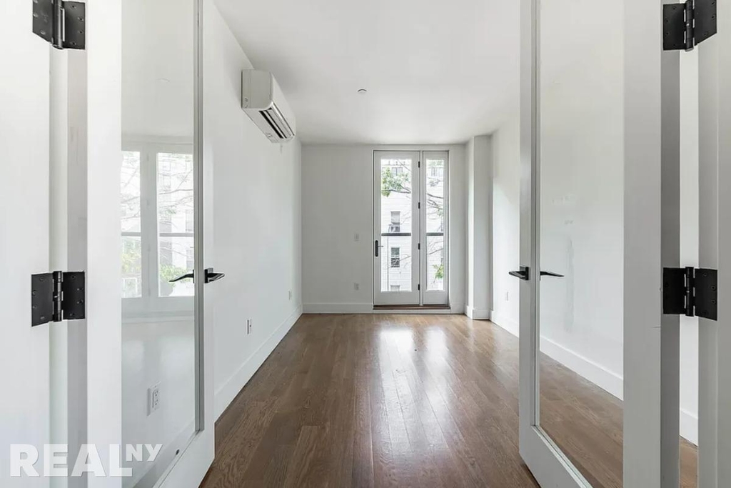 Newkirk Avenue - Photo 3