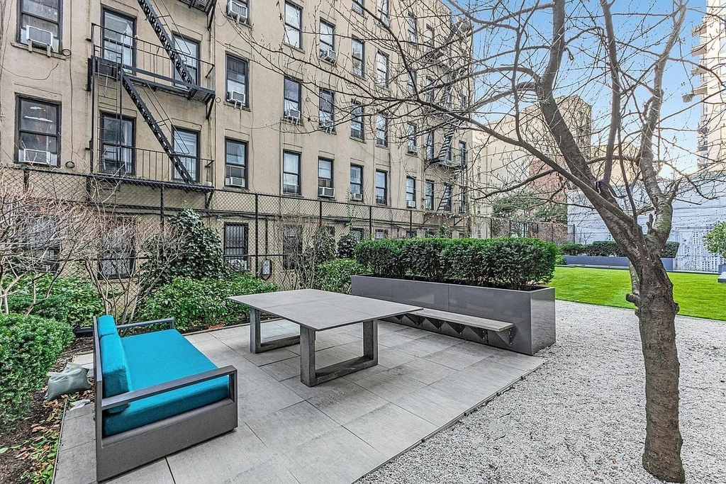250 East Houston Street - Photo 6