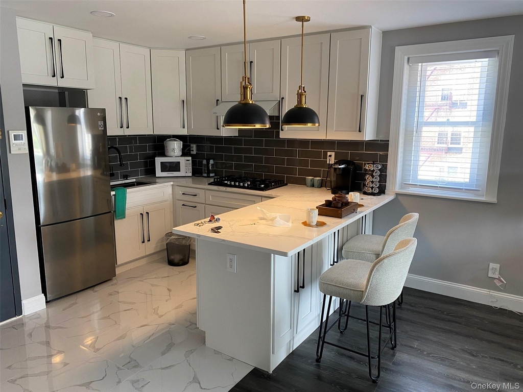 35th Avenue - Photo 2