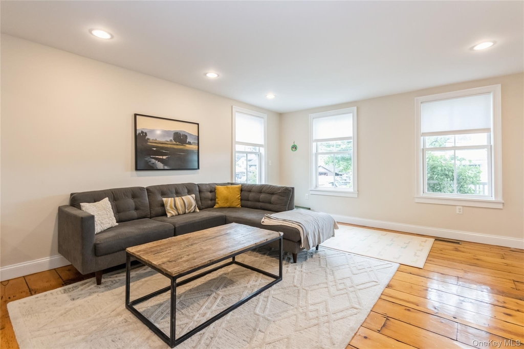 120 Verplanck Avenue - Photo 6