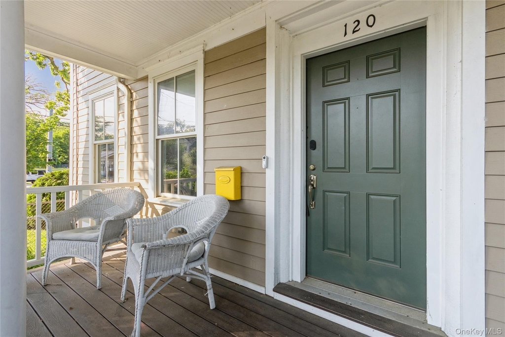 120 Verplanck Avenue - Photo 1