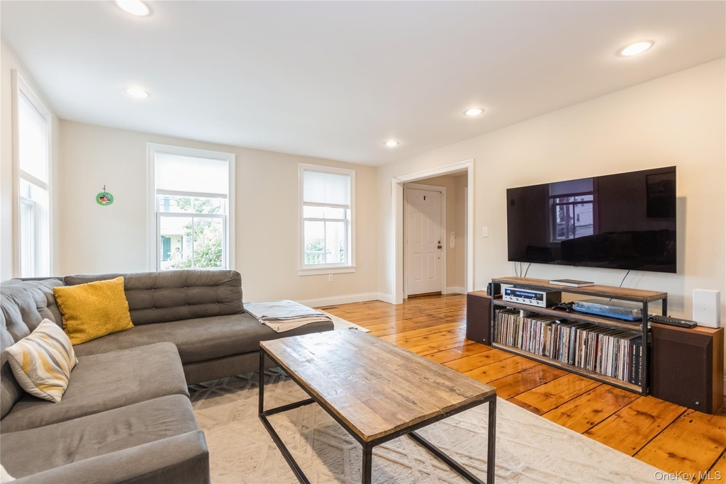 120 Verplanck Avenue - Photo 7