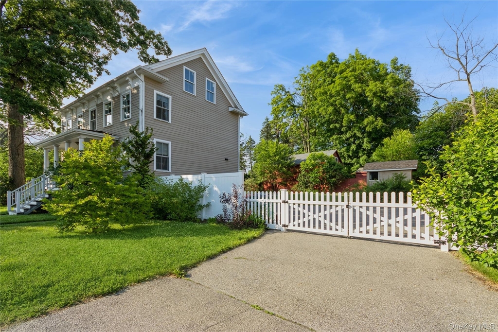 120 Verplanck Avenue - Photo 36