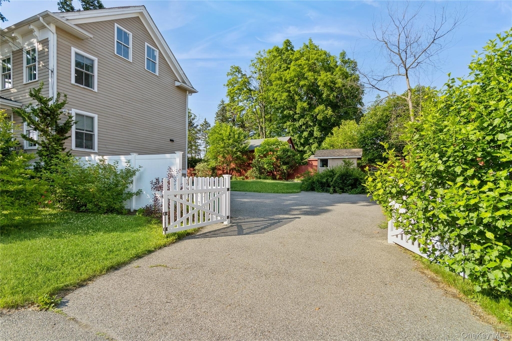 120 Verplanck Avenue - Photo 31