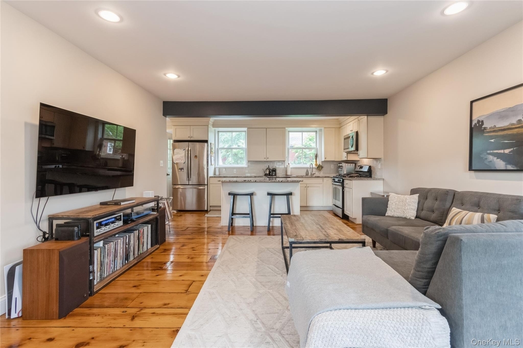 120 Verplanck Avenue - Photo 5