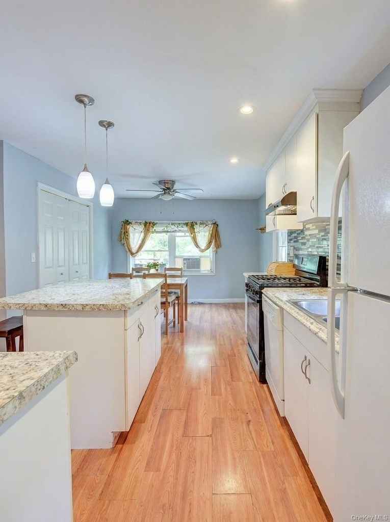 8 Carl Place - Photo 16
