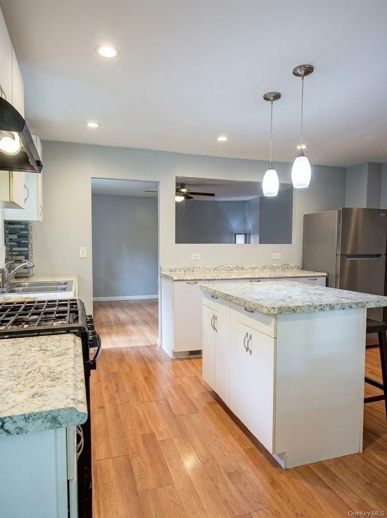 8 Carl Place - Photo 15